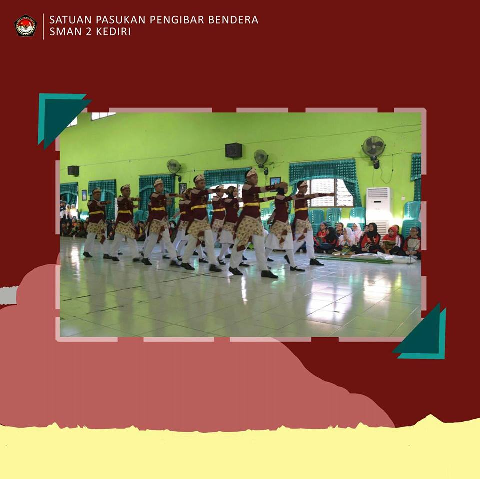 PaskibraSmada's tweet photo. [ EVENT UPDATE ]
📅 20 Juli 2017
Peleton Adibakuh Jawara beraksi dalam acara Smada Fiesta. Mereka guncangkan aula Smada dengan penuh semangat https://t.co/sFRhadLe3f