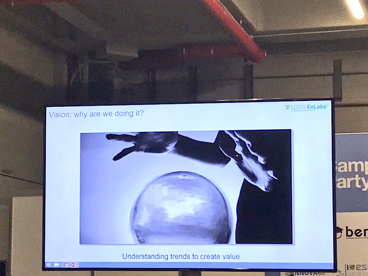 soc_rep's tweet photo. Comprendere i trend per capire il valore: la mia idea avrà un posto nel futuro? @5anatre ci parla di startup! #CPIT1 https://t.co/gYlC0u9i4J