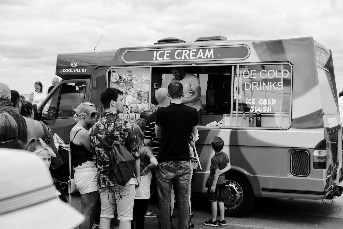 PhotoGrimsby's tweet photo. #streetphotography at the #seaside #blackandwhitephoto #streetphoto #documentaryphotography #blackandwhitephotography #blackandwhite https://t.co/jH0Fg2COzl