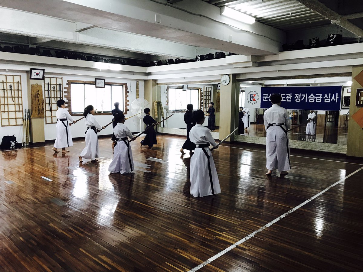 hwanlove47's tweet photo. 군산검도관 초등부 승급심사!
조금씩 나날이 성장하는 아이들을 보니 참 좋네요~

#대한검도회 #군산검도관

*초, 중, 고, 대학생, 남여 일반부 관원모집
위치: 군산시 미룡동 군산대 앞 홈마트 3층
입관문의: 010-5391-6495 https://t.co/zCeNzyeOIU