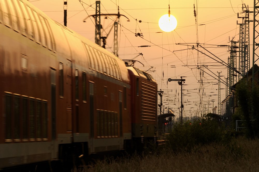 India launches first #solar-powered train – bit.ly/2vHxYNT