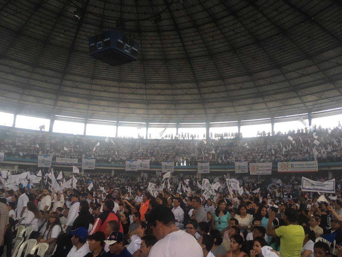 RedMaestrxsZ5's tweet photo. @WilmerSantacru3 y @josemunoz816 desde el #DiálogoNacional en #Guayaquil #EducaciónParaTodos https://t.co/1m5LoJm05N