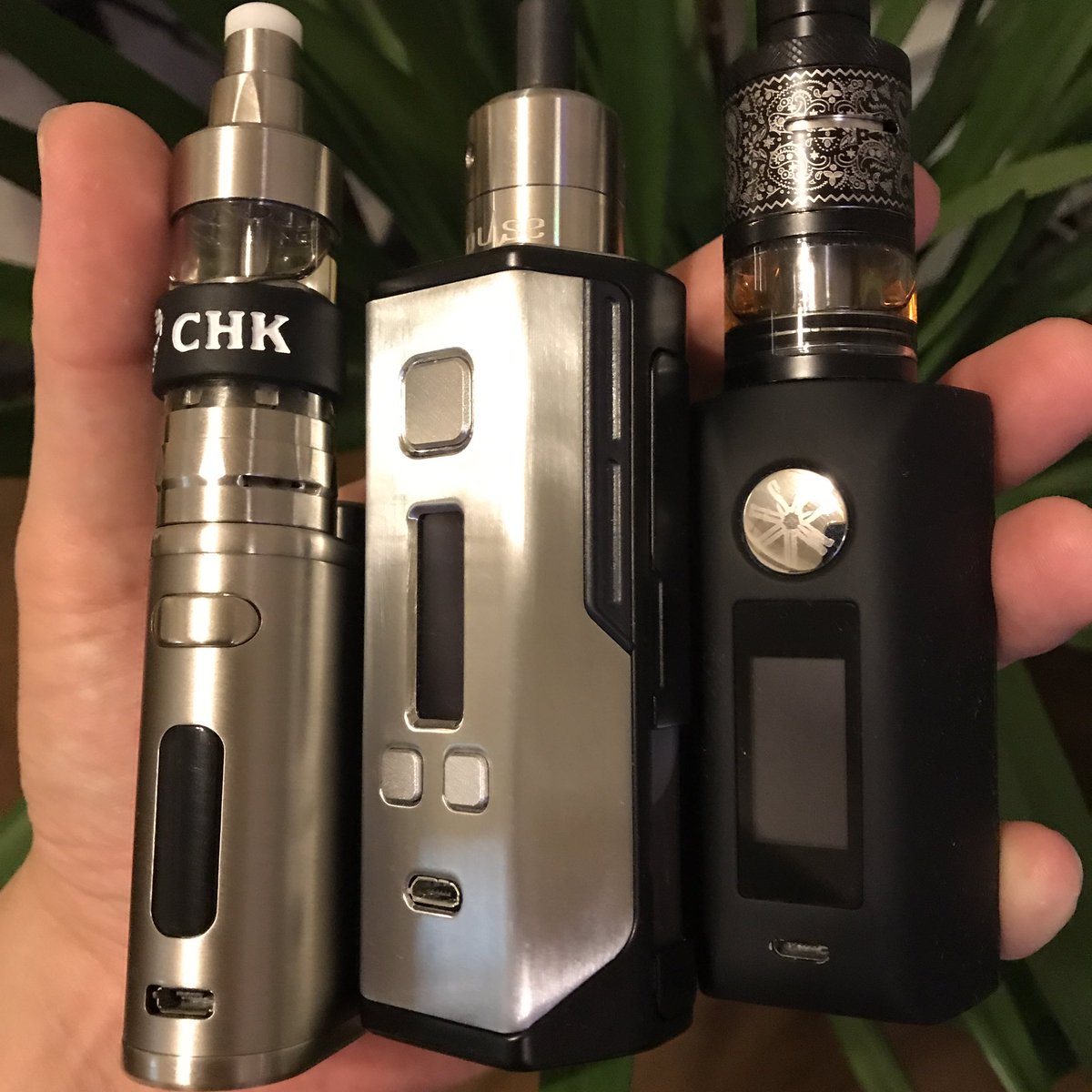 Vape_Major's tweet photo. お気に入りの3台です。
外ではpico、ごっついのは家用。
#vape好きな人と繋がりたい #vape #asmodus #dronebf #kayfun https://t.co/JqivO1qcvo