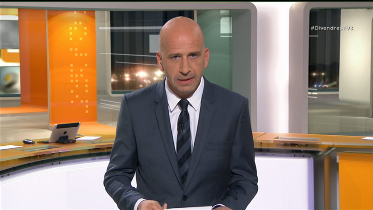 Divendres (@divendrestv3) on Twitter photo Connectem amb <a href="/xavicoral/">Xavi Coral</a>, al plató del #TNVespre, per saber quins seran els principals titulars de la nit: tv3.cat/directe Connectem amb <a href="/xavicoral/">Xavi Coral</a>, al plató del #TNVespre, per saber quins seran els principals titulars de la nit: tv3.cat/directe