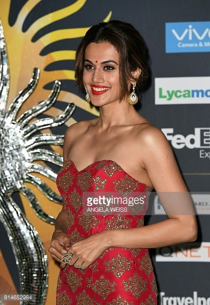 TaapseePFanClub's tweet photo. PICS @taapsee gorgeous in IIFA Rocks 😍❤ https://t.co/6SJxbdO0Eu
