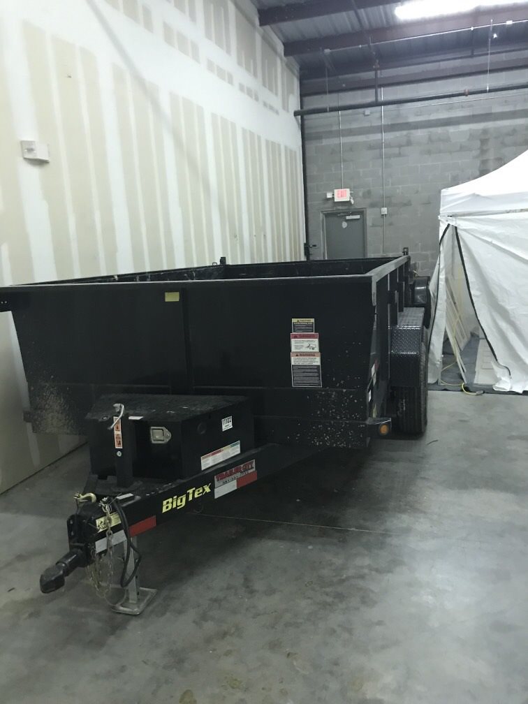 UniqueMaintena2's tweet photo. Trash haul offs once restorations are complete.  #wearepros #restorations #renovations #woodlands #fortbendcounty #kingwood #spring https://t.co/CmclXbRzHE