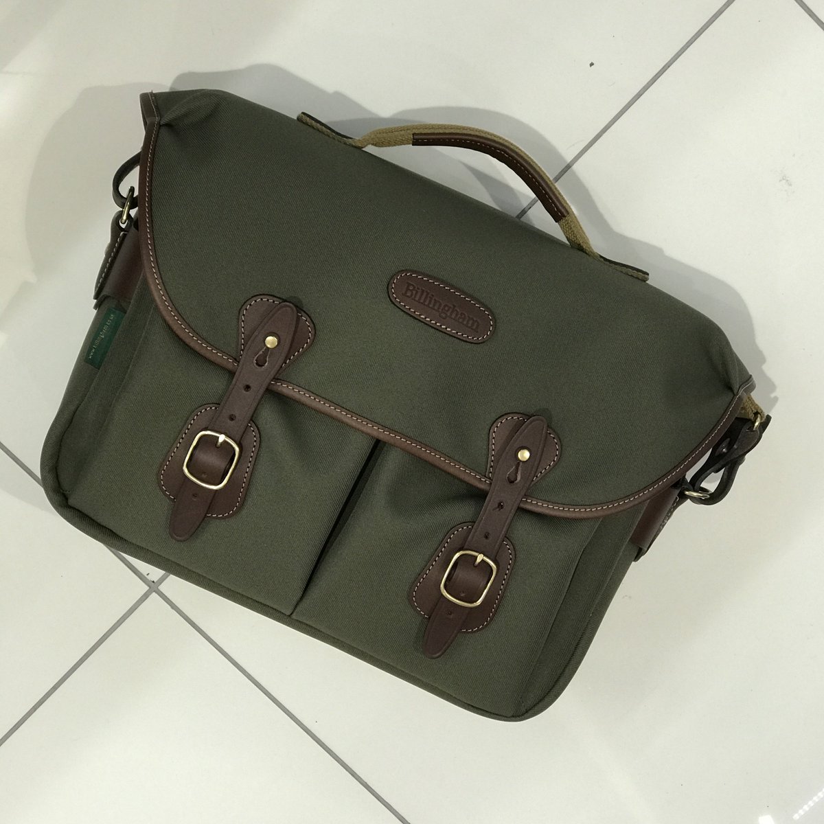 LeicaManchester's tweet photo. Loving the new @BillinghamBags #hadleyone Available now in store and on our website https://t.co/qUgKOwFRXn #billingham #hadley #camerabags https://t.co/kKiFGvHVDF