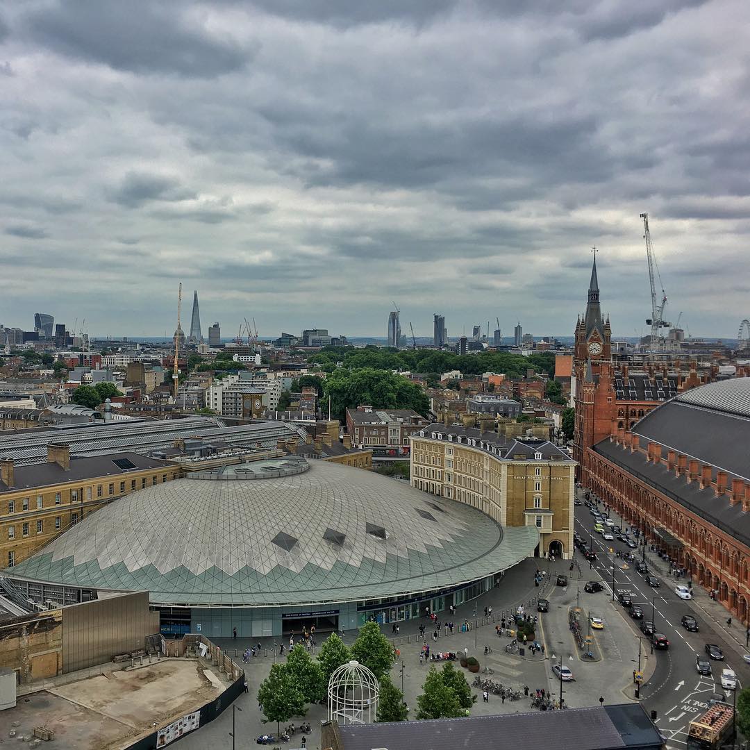 eBrandz's tweet photo. Search in Pics: Google future London office, teaBOT & interesting ceiling https://t.co/f0FSCwEpRa #ChannelIndustry #SearchInPictures https://t.co/kErz8eD6D8