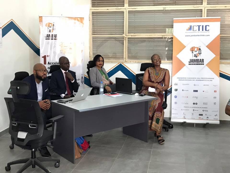 DashmakeStartup's tweet photo. click on  https://t.co/irwM78NNmk   #smallvideo about our  #heroes of  #Jambartechlab. @NkeleoOff,@DashmakeStartup https://t.co/BFMydrMSDC