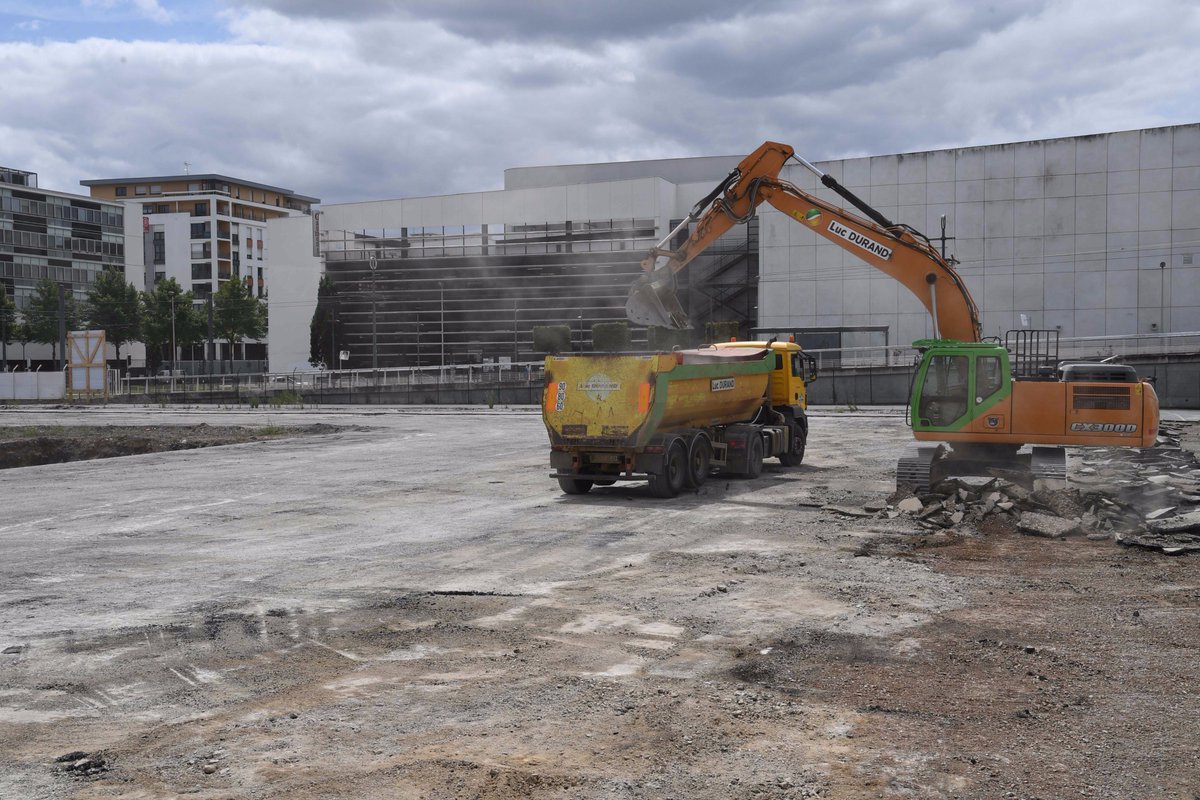 21Pasco's tweet photo. La future patinoire d'#Angers est enfin en chantier. 
Elle sera modulable pour accueillir d'autres sports. 
Samedi dans le @courrierouest. https://t.co/R47QSlfGk5