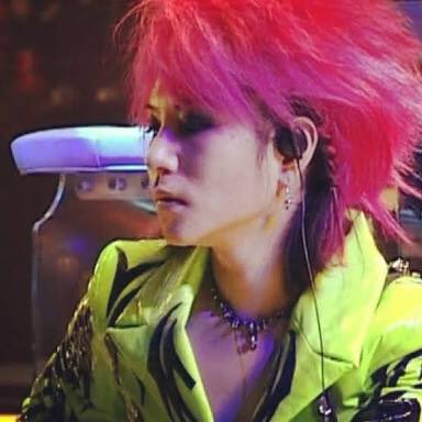 Charinimnim's tweet photo. คุณรู้มั๊ย ฉันเจ็บปวด #pinkspider #riphide #lovehide https://t.co/64JcYSkIbw