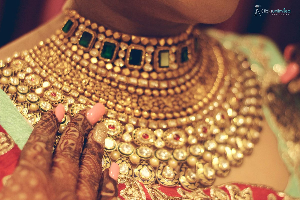 clicksunltd's tweet photo. Trends come and go. It's important to have jewelry that is timeless and look chic. #Clicksunlimited brides give us the perfect #jewelrygoals https://t.co/ut4oxCOA7D