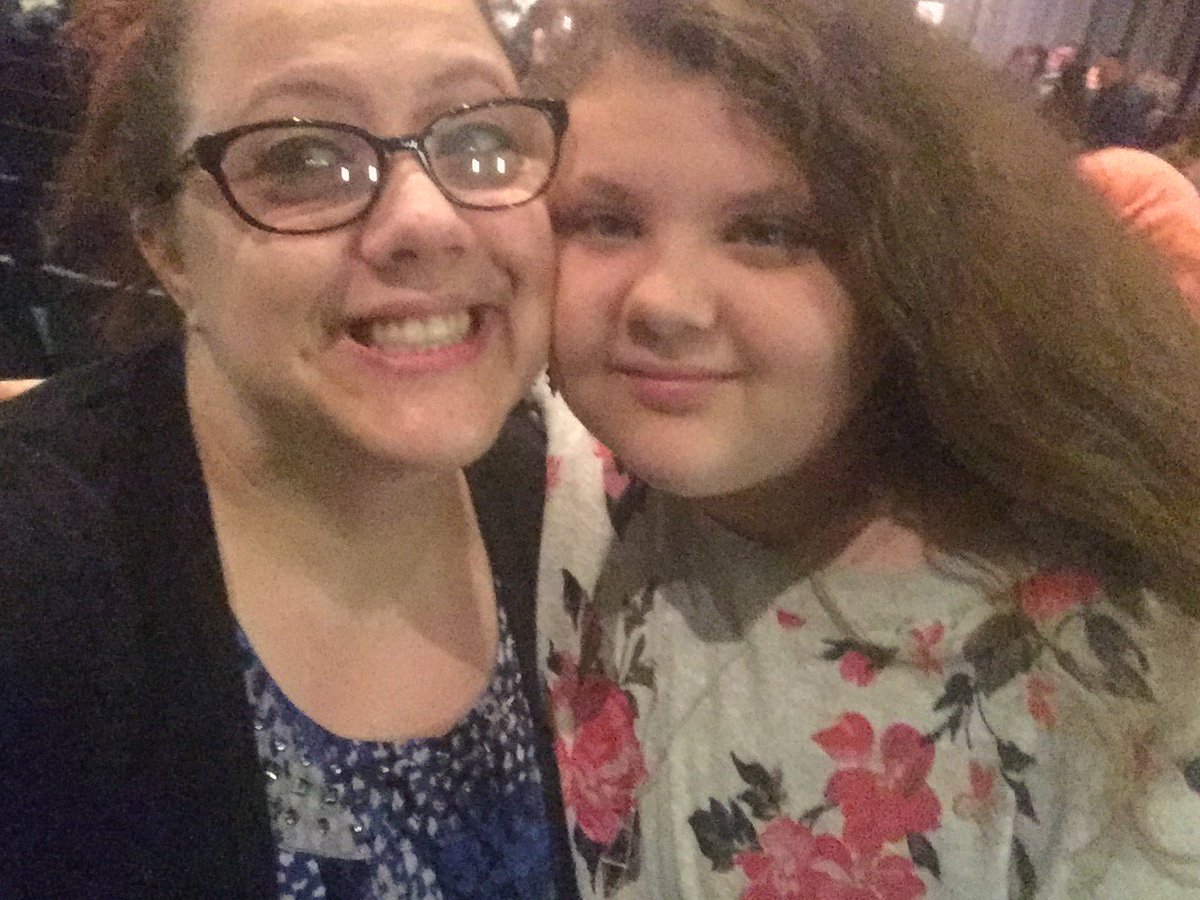 Tyna626's tweet photo. Throwback to me and the kiddo at her 6th grade awards event 😊 https://t.co/Ju2AzSAiMV
