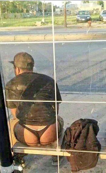 Cassand98206404's tweet photo. I know it's extremely hot outside but DAMN...😂😂😂😂#busStopChronicles🙈 https://t.co/kJU5QCBTxa