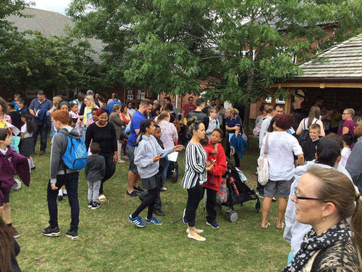 ThamesideSch's tweet photo. Saying goodbye. #greatassembly #belonging https://t.co/1xuWcHQswx