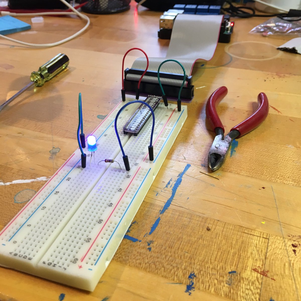 everestcrm's tweet photo. Brings me back to college days in electronics lab!! #raspberrypi #sillyprojects https://t.co/mXGo6vfmX0