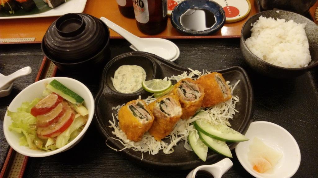 _GoodbyeDays's tweet photo. Yummy yummy~~~ 🍚🍤🍲👻 https://t.co/RZrUG9gEhq