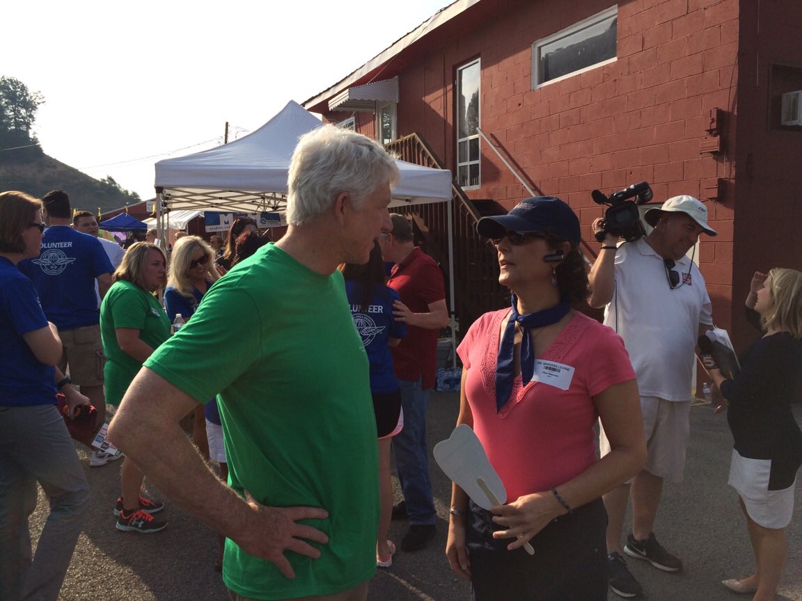 VDHgov's tweet photo. .@VDHCommissioner and @AGMarkHerring discuss state response to opioid public health emergency @ #RAMwise https://t.co/vq0niuDPcv