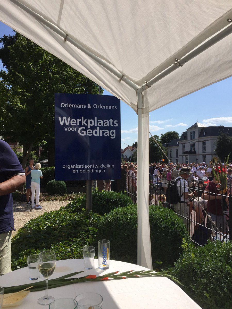 LindsievdHorst's tweet photo. @CBerkhof Let op deze!!! Krijg je gladiolen van me! https://t.co/Eykh2AVsxw