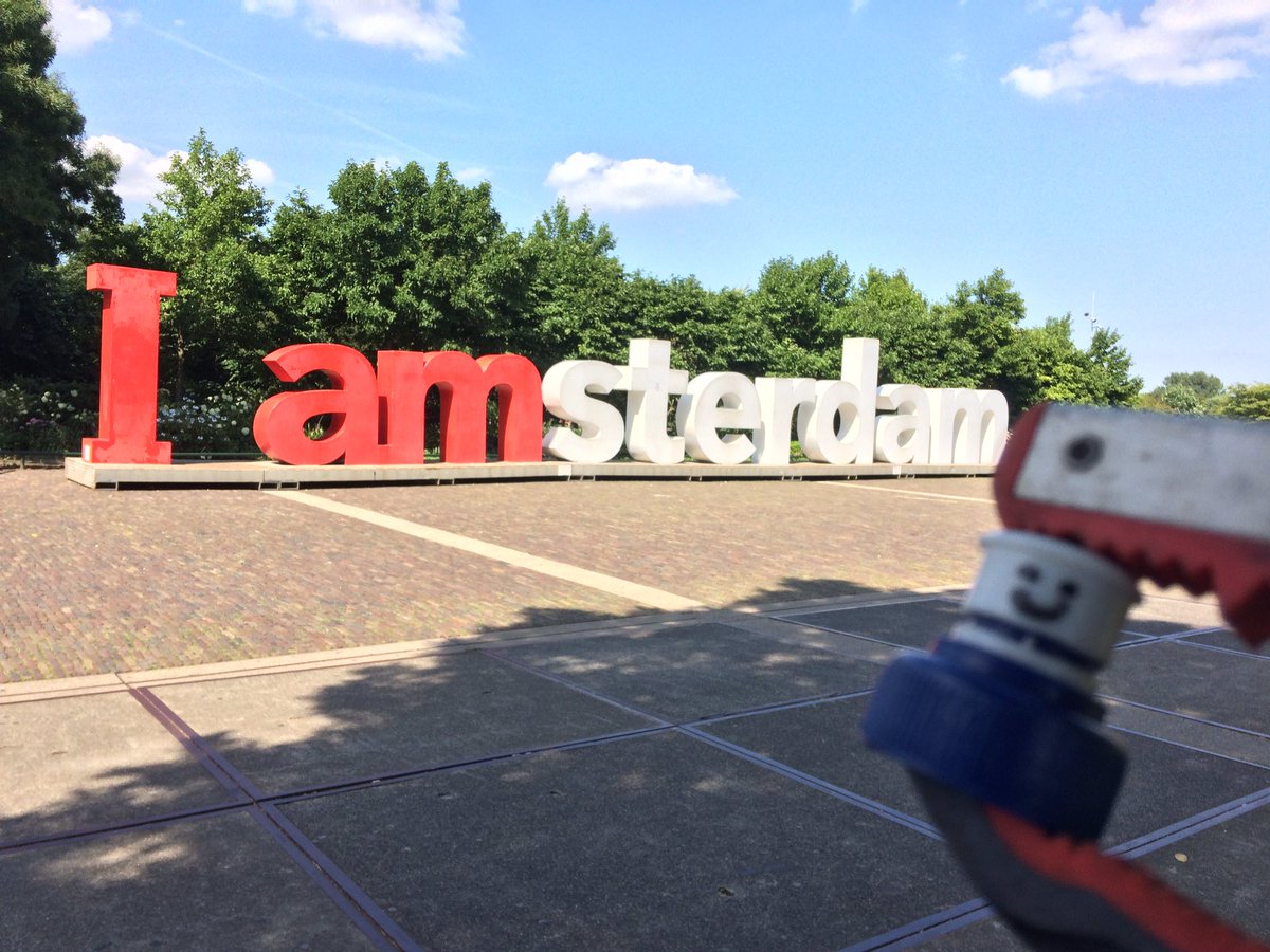 I am <a href="/AmsterdamNL/">Gemeente Amsterdam</a> #zwerfie gezellig hier