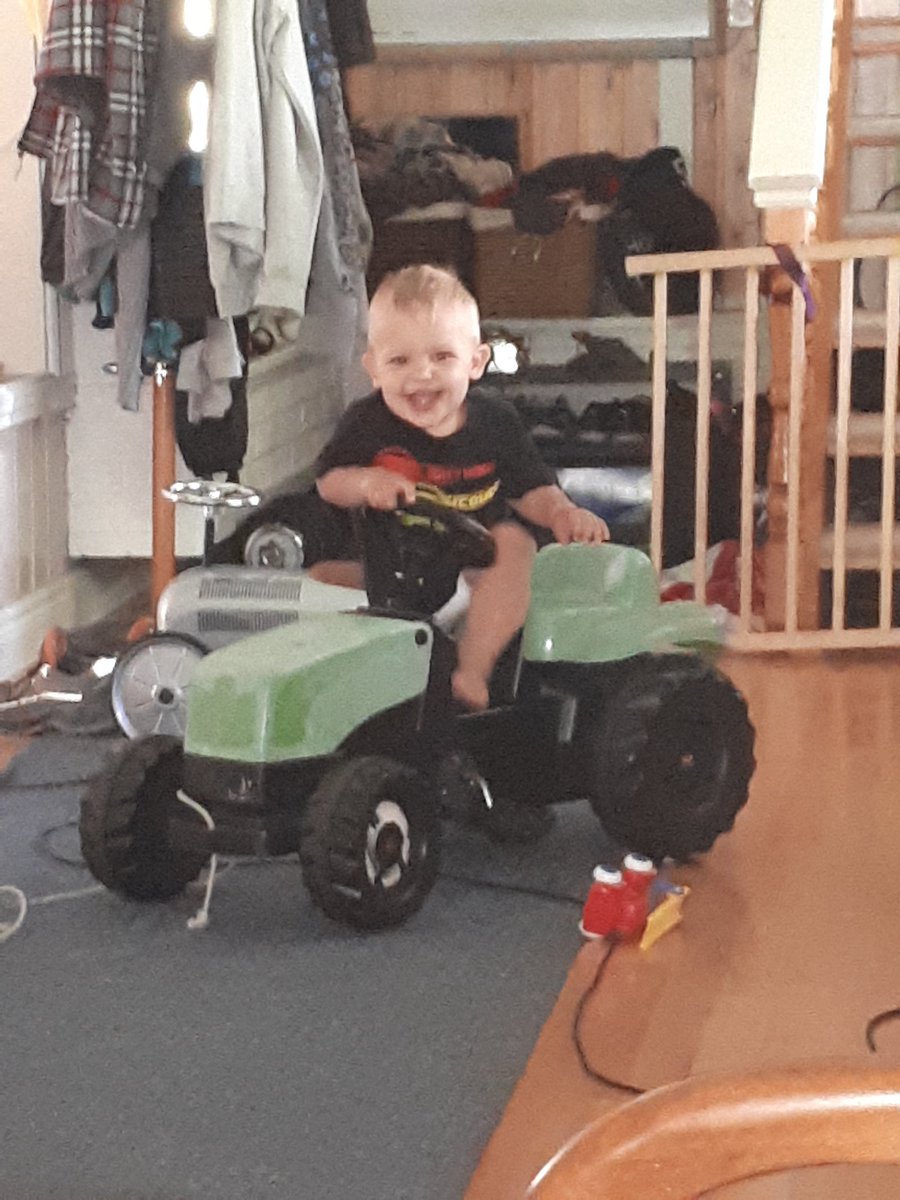 UlrikaBacka's tweet photo. Spenderar helgen med denna traktorförare. https://t.co/Gan4sSsolX