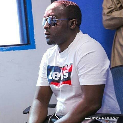 UmbeaMtupu's tweet photo. SAID WA SCOPION AMGEUZIA KIBAO MKEWE, DNA YATAJWA WATOTO MAPACHA https://t.co/kCUvGl1J1H https://t.co/lAKuLs8xOn