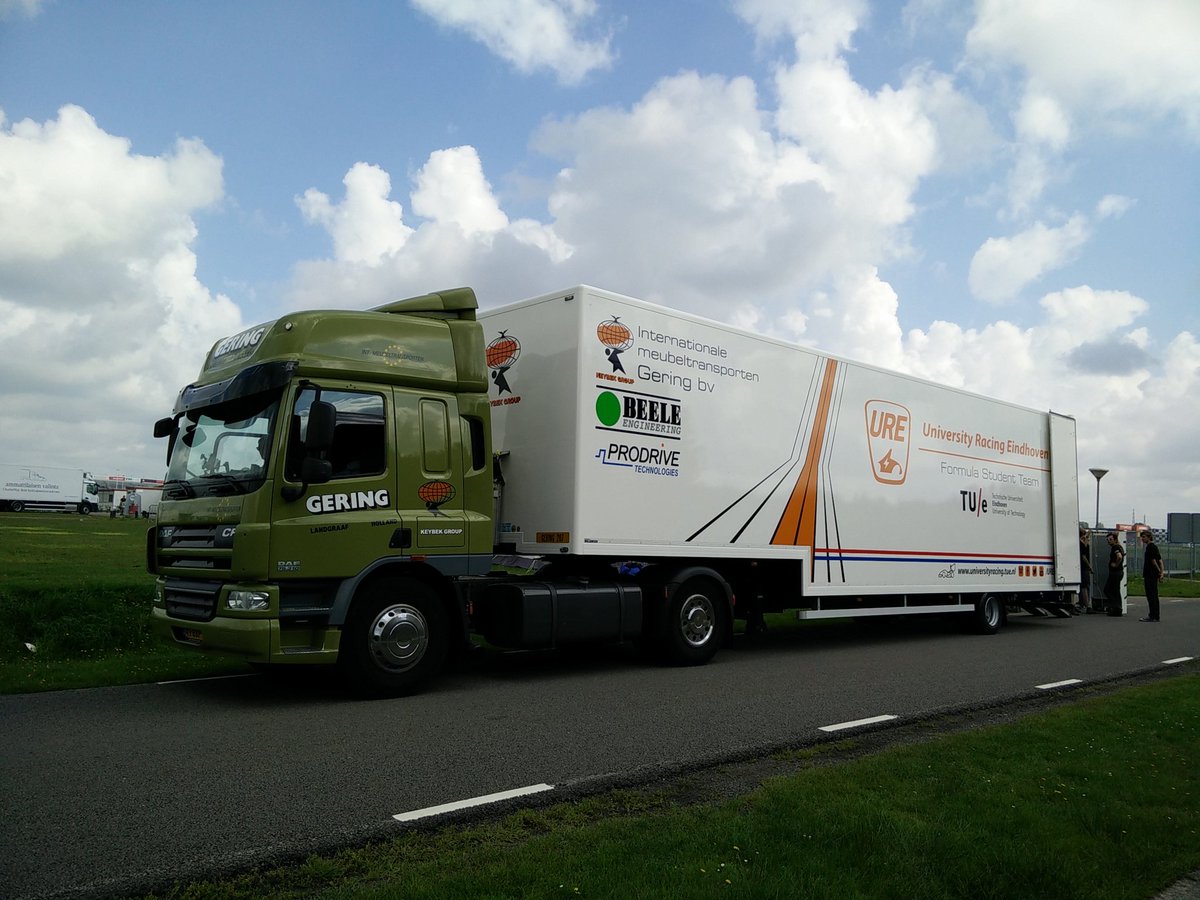 UREindhoven's tweet photo. Back to the office #FSN2017 #RaceToEducate #TUEindhoven https://t.co/P265dtT9ZS