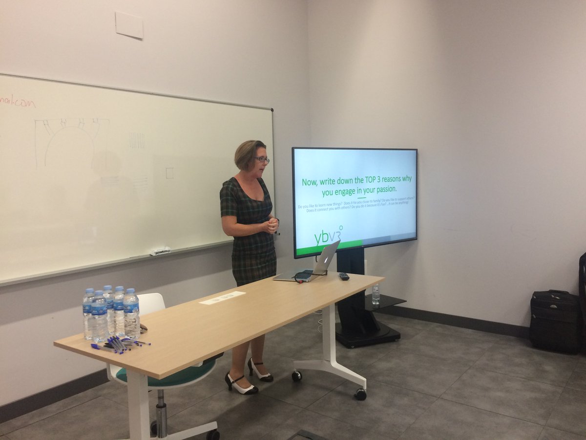 MedinaMediaTV's tweet photo. Seguimos con el curso que ofrece @YerbaBuenaVR sobre realidad virtual en el #ORV17 ahora es el turno de Erin Reilly https://t.co/WGLsdL76Tz