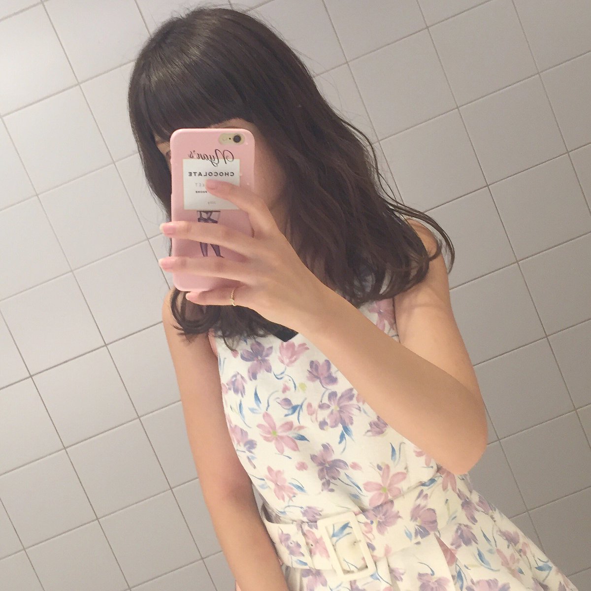 __TomMika's tweet photo. @0414Tom 
美容院行ってきてルンルンな帰り道なうです🕊🎶髪の毛１５cm切って久々に暗くしてきた💕どう〜💭😉？？ https://t.co/KyqiqZ8MLX
