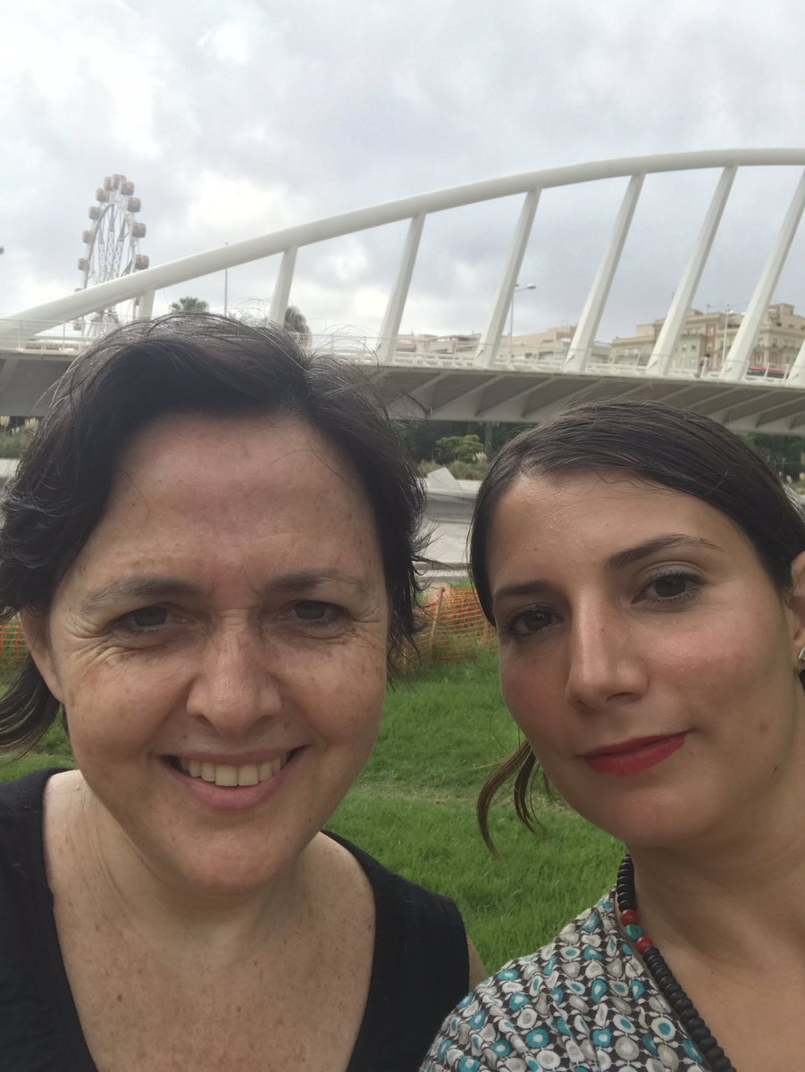 mar_mejias's tweet photo. #ProfeDeELE17 #enigma5 la foto mira al mar, nosotras a la cámara https://t.co/AymWcggEEl