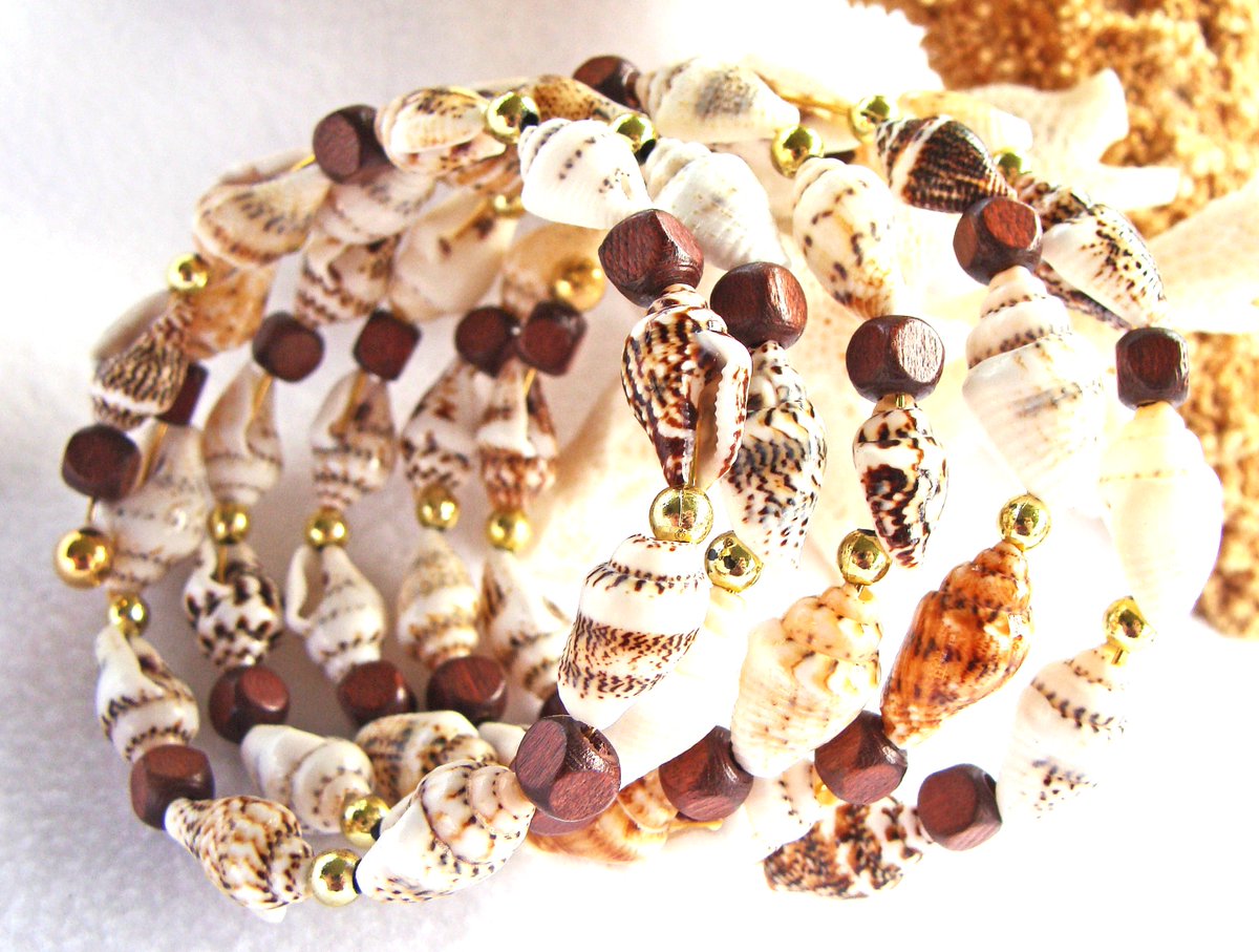 girliegals12's tweet photo. Shell Bracelet Wraps Your Wrist or Ankle: https://t.co/MgDKwbugrW? #seashellbracelet #wrapbracelet #handmadeatamazon #shellanklet #beach https://t.co/QeP7OYc6L2