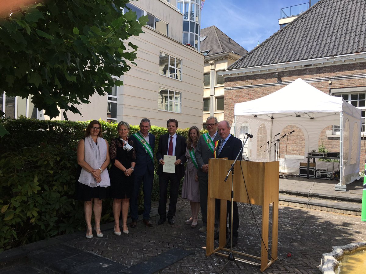 upip_vapi's tweet photo. Our president just received the official predicate of @upip_vapi as Royal Association from the governor of East Flanders. https://t.co/EyEAsyYVu8