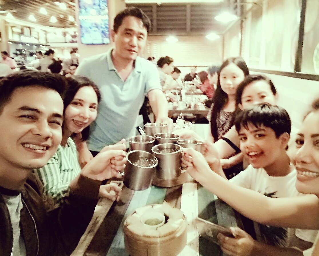 cheers .. pake  ice Pandan Tea.. hahaha @Opening Boat Noodle  Thai <a href="/Gancit/">cony</a> #babyfamousindonesia