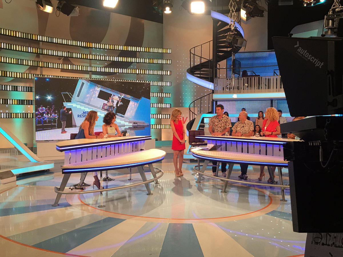 meresbala's tweet image. Tenemos a nuestros grandiosos @ArturoValls y @PepeViyuelactor contándonos todos los detalles de #MeResbala en @EspejoPublico. ¡22h, en A3!