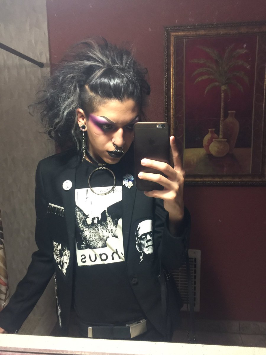 STR8HELL's tweet photo. I traded the geek look for the radical freak look 👻🦇🕷 https://t.co/7D9ySM2GIK