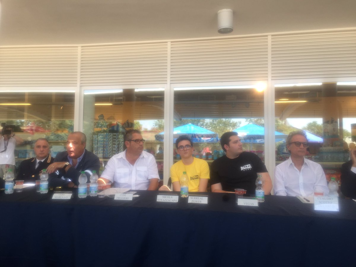 RoccaCamilla's tweet photo. #occhioallastrada la conferenza stampa della campagna contro l'uso dello #smartphone alla #guida #maxituber #maxibon #acquafan #perfectmix https://t.co/4IIWRAps9v