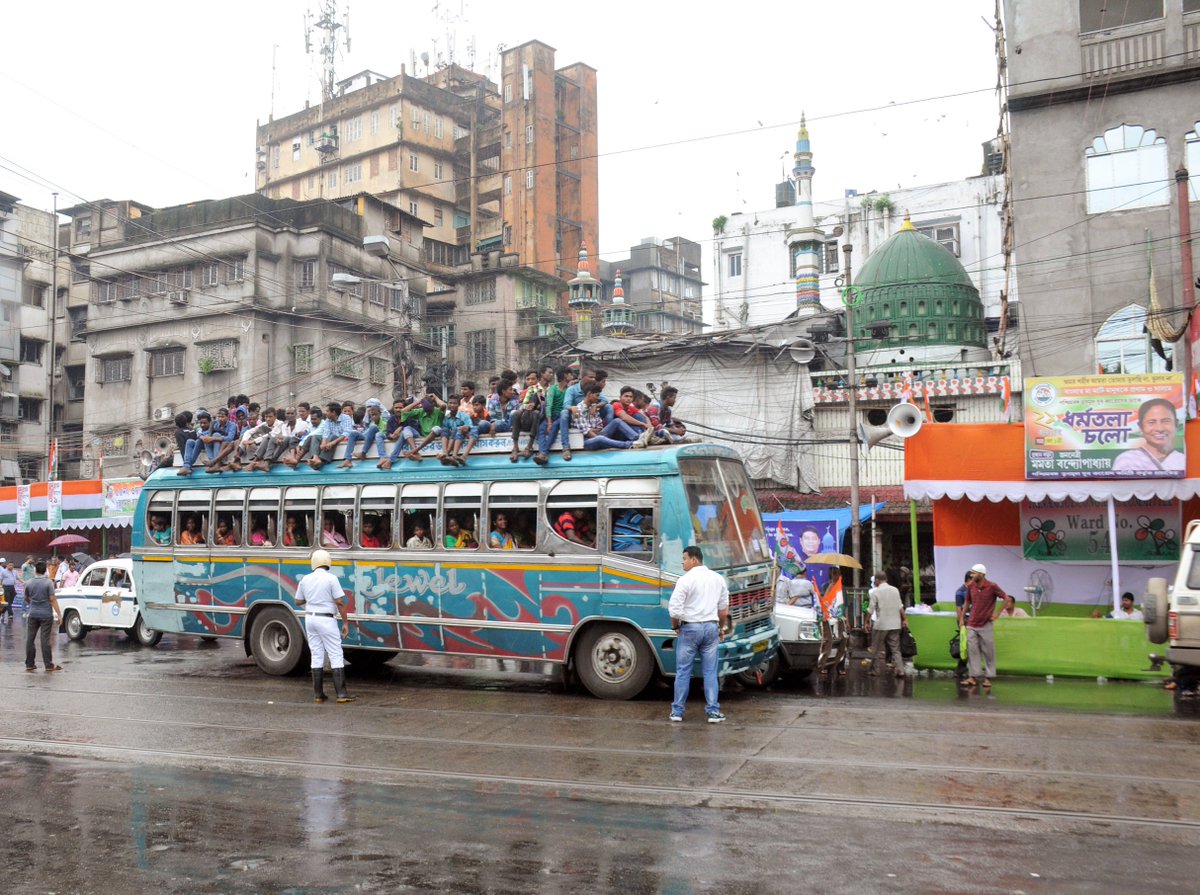 Calcutta_Times's tweet photo. Picture of the day: Kolkata's mood before the 21 July Martyr's Day Rally rolled out...
#21july https://t.co/rlvbzXWj6j