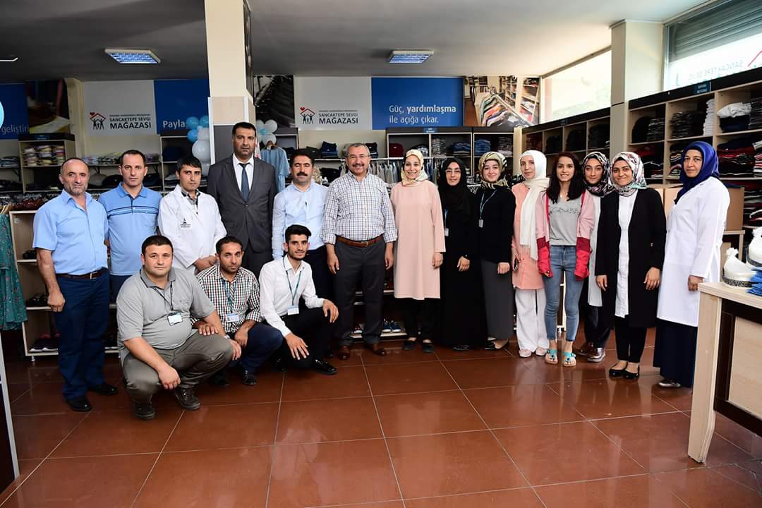 bbismailerdem's tweet photo. Belediyemiz tarafından sünnet ettirilen 912 yavrumuza,sünnet kıyafetlerini teslim ettik.Rabbim;Vatana Millete hayırlı evlatlar nasip eylesin https://t.co/mTKBRQAVhr