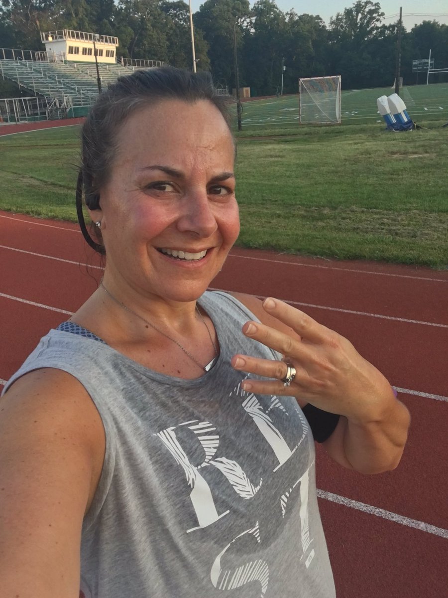 EatYogaDrink's tweet photo. Despite intention of my shirt, I chose to run. Thx for inspiration @LaraMacAPS! #4milesdown #manymoretogo #accountability #eatyogadrinkrun https://t.co/slp4XwIuws