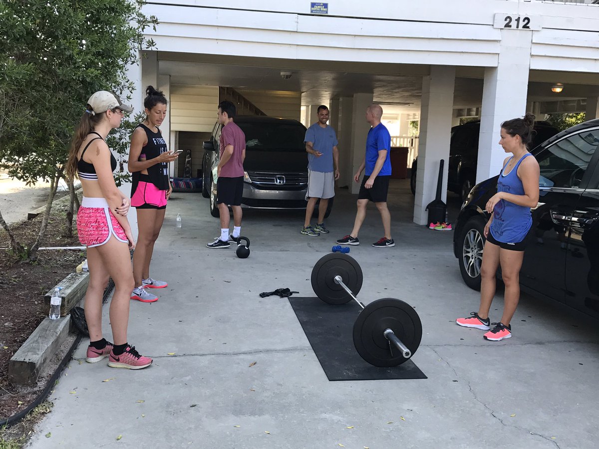 lindaceresani's tweet photo. Morning workout before beach time! #BadMamaJama #summerofmove #vacationworkouts @FreeTheYoke https://t.co/bCFBvZVnNq