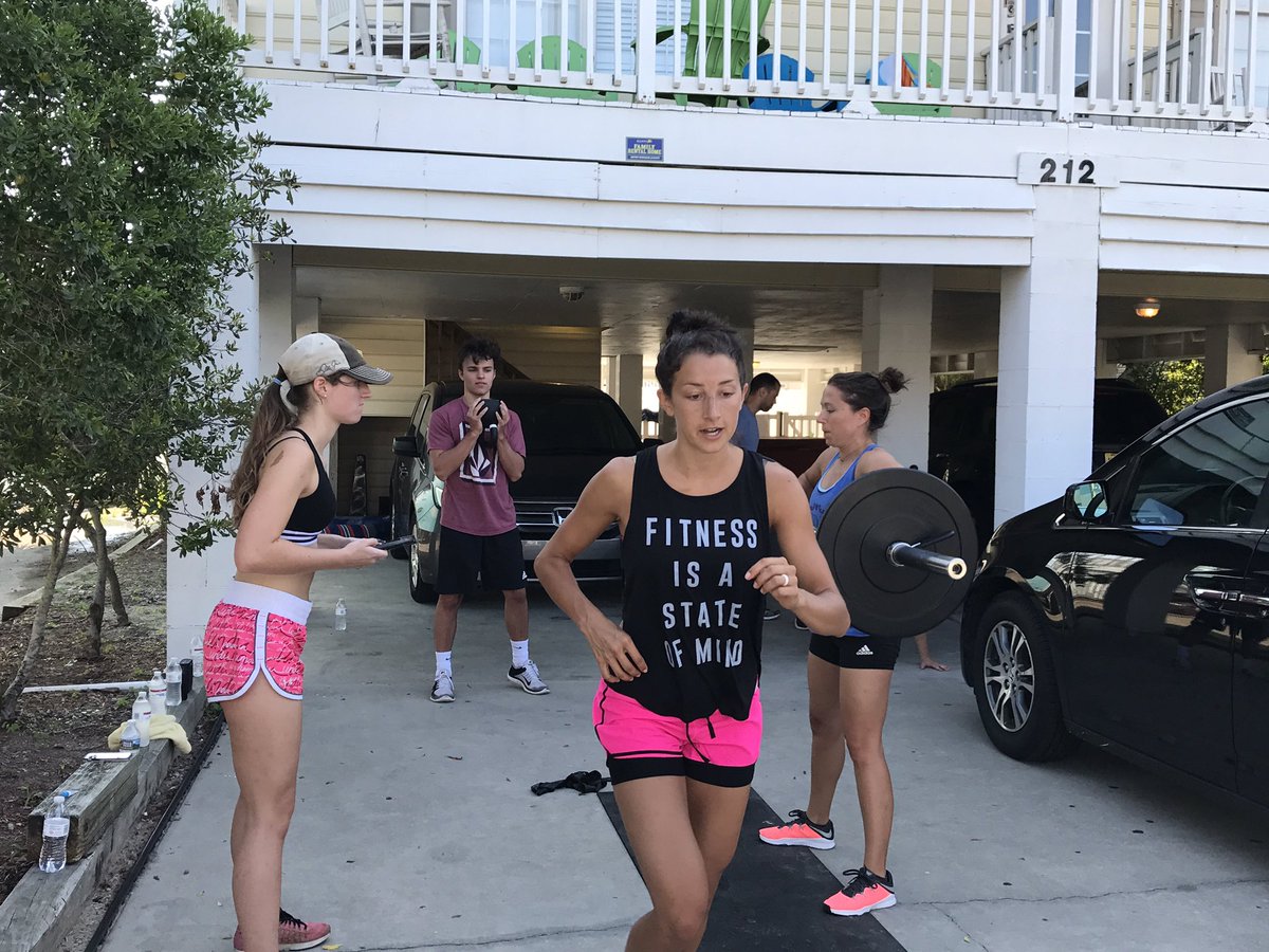 lindaceresani's tweet photo. Morning workout before beach time! #BadMamaJama #summerofmove #vacationworkouts @FreeTheYoke https://t.co/bCFBvZVnNq