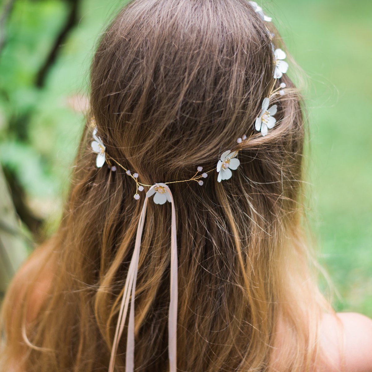 5thandspr's tweet photo. Happy Friday vibes...hopefully our bespoke pretty daisy chain will bring some sunshine 
https://t.co/jHb7xu6Qd8 #bespokeaccessories https://t.co/WQAsQx8IFo
