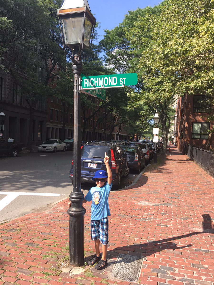 Rainmanjab's tweet photo. Hey @RSSRaptors .... we drove 8 hours and ended up back on Richmond st. #wheresboston @BelleReve https://t.co/4vs6l5tXmH