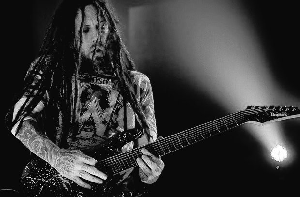 moshpitarg's tweet photo. #BrianWelch ha sido criticado después de que se refiriera a #ChesterBennington  como cobarde, después de la muerte del líder de #LinkinPark. https://t.co/kICHJzfsH0
