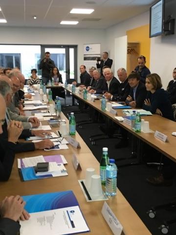 PoleMerBA's tweet photo. Echange de travail constructif @PoleMerBA @N_Hulot @Min_Ecologie  @CLS_Group @SabellaTidal @quiet-ocean @navalgroup https://t.co/hd3jT4FFaA