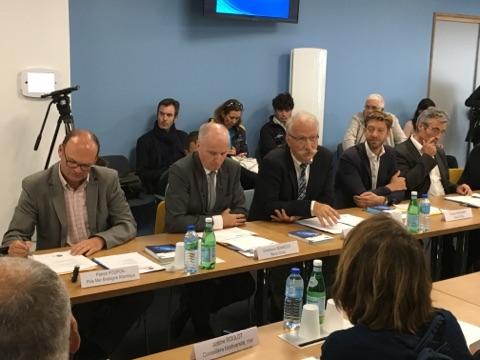 PoleMerBA's tweet photo. Echange de travail constructif @PoleMerBA @N_Hulot @Min_Ecologie  @CLS_Group @SabellaTidal @quiet-ocean @navalgroup https://t.co/hd3jT4FFaA