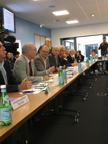 PoleMerBA's tweet photo. @PoleMerBA avec @N_Hulot @Min_Ecologie #EMR #satellite #naviredufutur #acoustiquesousmarine https://t.co/qOiGfl98uO