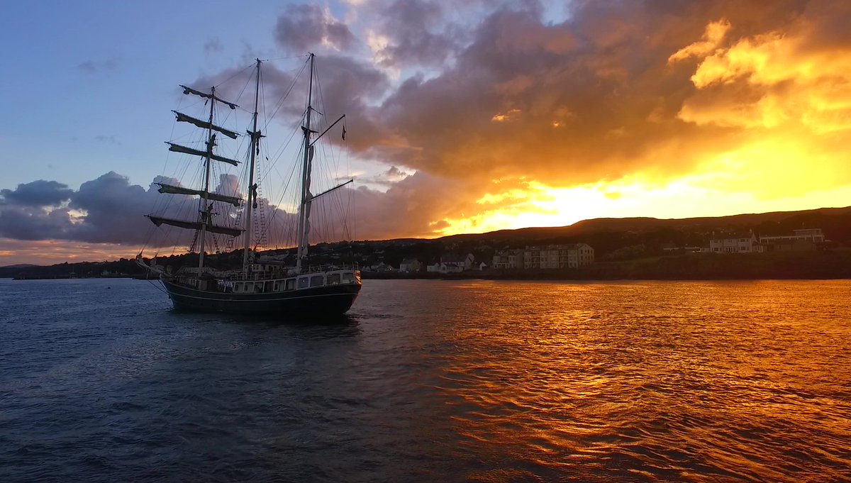 martinastro2005's tweet photo. Tall ship Thalassa with beautiful sunset near Greencastle last night https://t.co/19Wt2BjIl1 https://t.co/jCjteLOupv