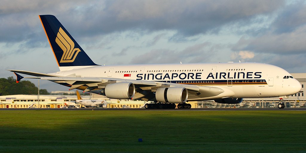 SingaporeAirID's tweet photo. Pada tanggal 25 Oktober 2007, #SingaporeAirID melakukan penerbangan dengan Airbus A380 pertama kali dari Singapura menuju Sydney. #SIA70 https://t.co/jNM3exQe6E