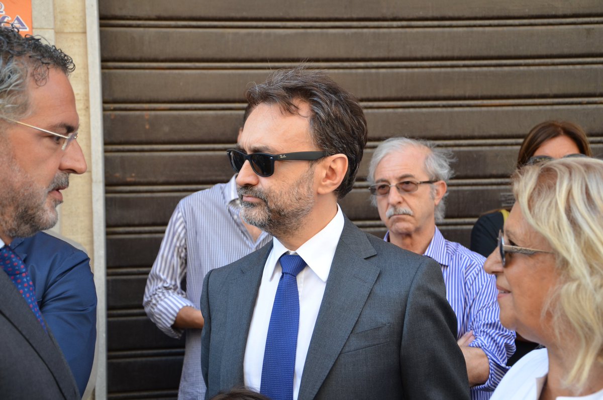 poliziadistato's tweet photo. A Palermo la commemorazione per ricordare #BorisGiuliano nel posto dove fu ucciso per mano della #mafia 38 anni fa https://t.co/bKDytbDZ0j https://t.co/xbZIstqC7q